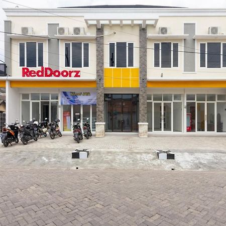 Reddoorz Syariah @ Kebraon Ξενοδοχείο Σουραμπάγια Εξωτερικό φωτογραφία