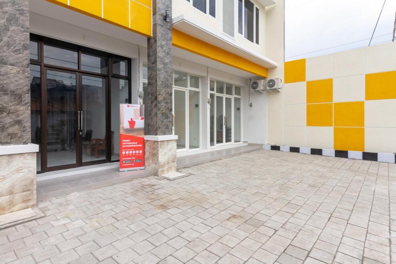 Reddoorz Syariah @ Kebraon Ξενοδοχείο Σουραμπάγια Εξωτερικό φωτογραφία